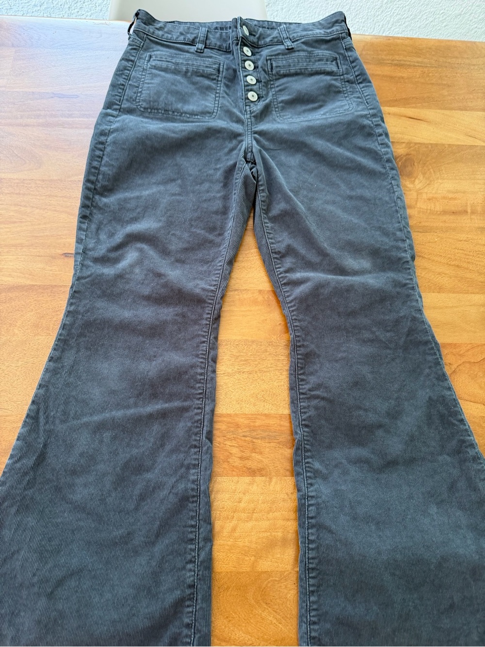 American Eagle Outfitters Super High-Rise Flare Corduroy in Gray Size 10 Short - Picture 5 of 12